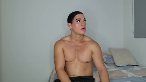 Isabella Hilton online show from 02/11/26, 11:59