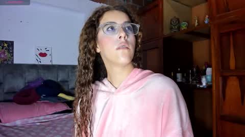 Isabela  online show from 10/22/25, 02:56