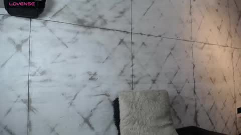 I S A  S AN D E R S  online show from 12/17/25, 07:20