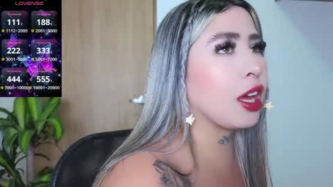 Snapshot of isasexyxxx1 chatting on 05/20/26, 11:44 isasexyxxx1 online show from 05/20/26, 11:44