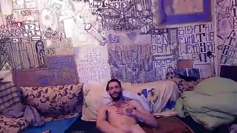 Snapshot of ischam187 chatting on 10/18/25, 10:16 ischam187 online show from 10/18/25, 10:16