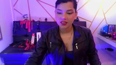 isabela online show from 10/06/25, 08:39