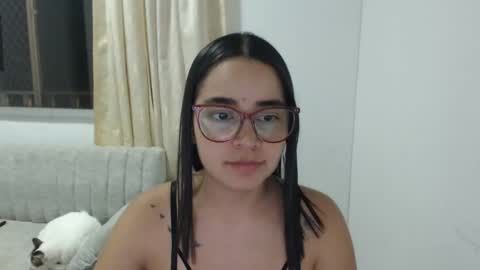 Snapshot of isemma chatting on 05/19/26, 01:56 Emma online show from 05/19/26, 01:56