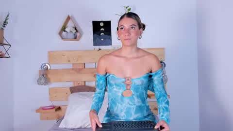 ishabellalopez online show from 01/03/25, 04:22