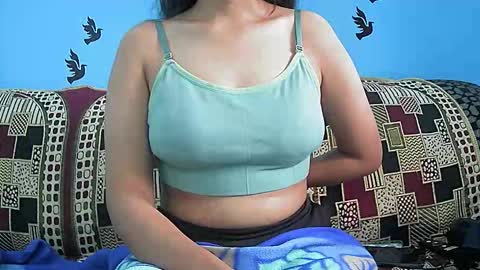 ishika_singh_ online show from 12/17/25, 03:56