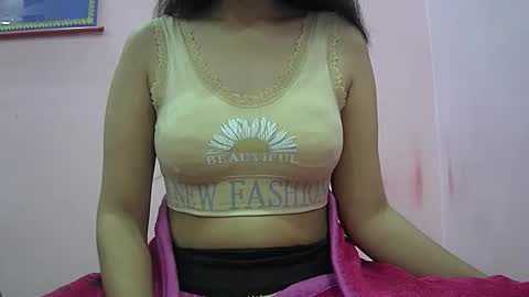 ishika_singh_ online show from 12/18/25, 02:06