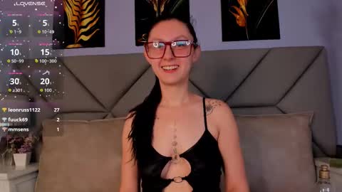 isa online show from 11/24/25, 02:28