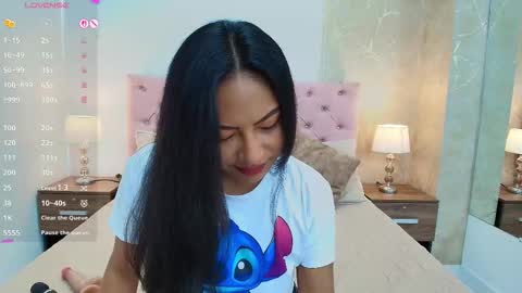 Isis Choi online show from 03/25/26, 07:20