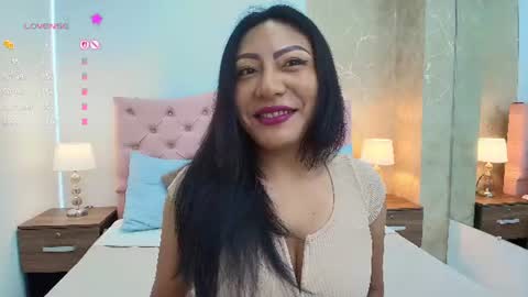 Snapshot of isis_choi chatting on 07/12/26, 07:27 Isis Choi online show from 07/12/26, 07:27