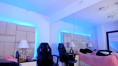 Snapshot of isis_loveyes_ chatting on 03/12/25, 02:09 Pauli online show from 03/12/25, 02:09