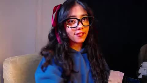 Snapshot of isis_valen chatting on 10/24/25, 11:50 isis_valen online show from 10/24/25, 11:50