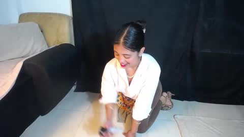 Snapshot of isis_valen chatting on 11/19/25, 11:54 isis_valen online show from 11/19/25, 11:54