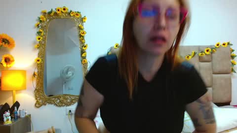 Snapshot of isisduzan chatting on 12/31/24, 05:33 isisduzan online show from 12/31/24, 05:33