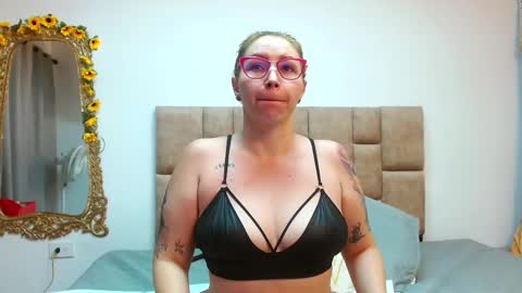 Snapshot of isisduzan chatting on 02/12/25, 09:31 isisduzan online show from 02/12/25, 09:31