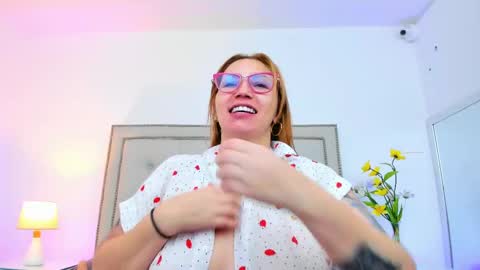 Snapshot of isisduzan chatting on 02/28/25, 04:21 isisduzan online show from 02/28/25, 04:21