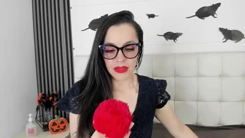 Isis Noir online show from 10/25/25, 07:19