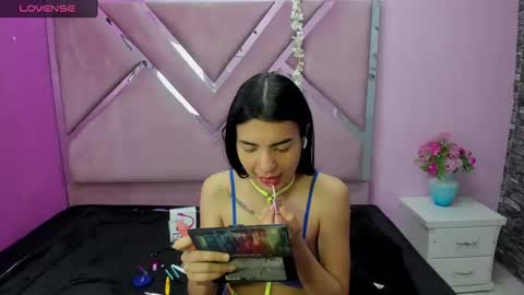 Snapshot of isisrousexx chatting on 01/20/25, 02:43 isisrousexx online show from 01/20/25, 02:43