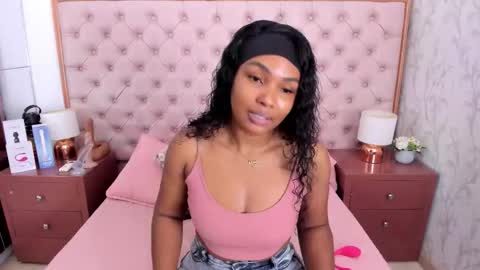 Vanessa online show from 10/19/25, 11:33