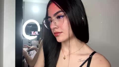 Snapshot of islacole chatting on 10/24/25, 03:25 Cute Isla  online show from 10/24/25, 03:25