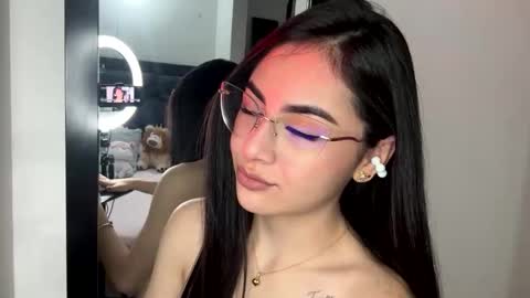 Snapshot of islacole chatting on 10/25/25, 01:24 Cute Isla  online show from 10/25/25, 01:24
