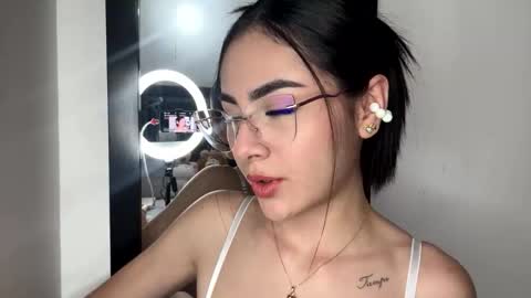 Snapshot of islacole chatting on 10/27/25, 12:04 Cute Isla  online show from 10/27/25, 12:04
