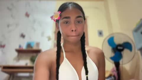 Snapshot of island_girlxxx chatting on 06/10/26, 12:15 Alona online show from 06/10/26, 12:15
