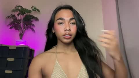 Snapshot of island_girlxxx chatting on 07/17/26, 12:17 Alona online show from 07/17/26, 12:17