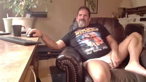 Snapshot of islandguy70 chatting on 07/22/26, 10:12 Jim online show from 07/22/26, 10:12