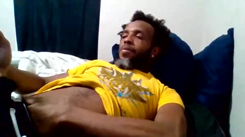 Snapshot of islandmaker chatting on 01/06/26, 09:24 islandmaker online show from 01/06/26, 09:24