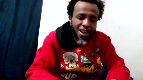 Snapshot of islandmaker chatting on 02/02/26, 12:53 islandmaker online show from 02/02/26, 12:53