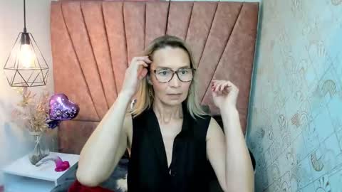 ISSA MILF online show from 11/06/25, 01:12