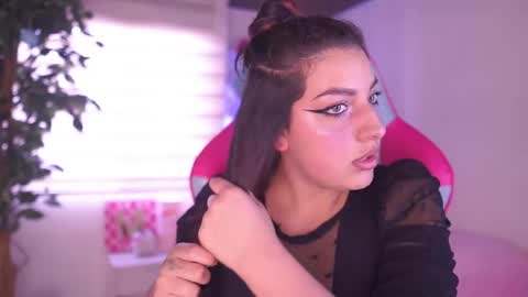 Snapshot of issa_rosse_ chatting on 06/04/26, 06:47 ISSA online show from 06/04/26, 06:47