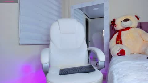 Isa  online show from 01/13/25, 02:18