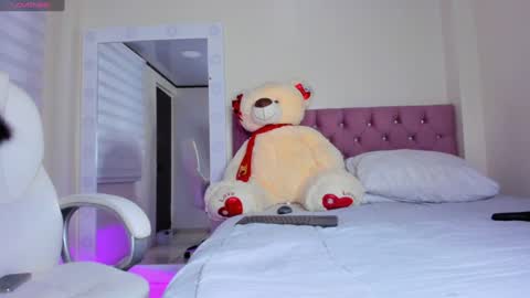 Isa  online show from 01/26/25, 10:12