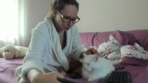 Snapshot of issabelle_69 chatting on 06/07/26, 05:44 Issabelle online show from 06/07/26, 05:44