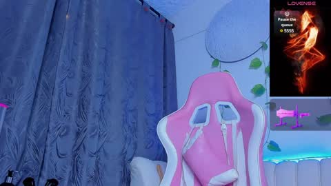 Snapshot of issac_james chatting on 01/22/25, 05:05 Issac online show from 01/22/25, 05:05