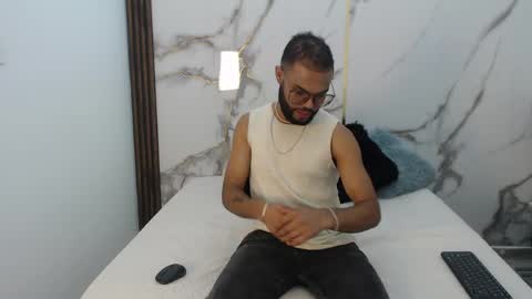 Issack online show from 04/19/26, 03:06