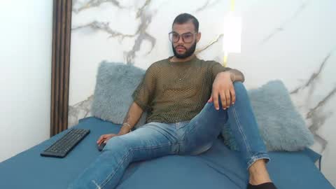 Issack online show from 04/24/26, 03:09