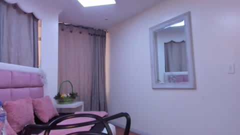 issadorajames online show from 12/16/25, 07:19