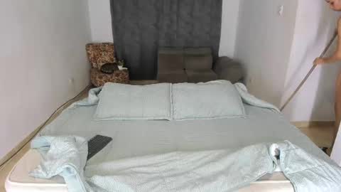 Snapshot of issalovexxx chatting on 02/13/25, 05:37 Isabella online show from 02/13/25, 05:37