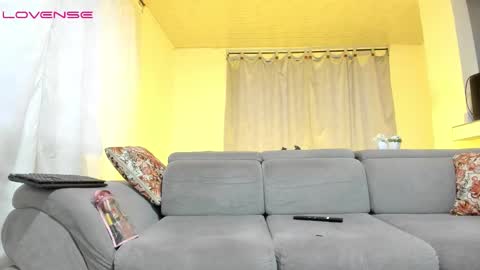 Snapshot of issalovexxx chatting on 09/16/25, 11:06 Isabella online show from 09/16/25, 11:06