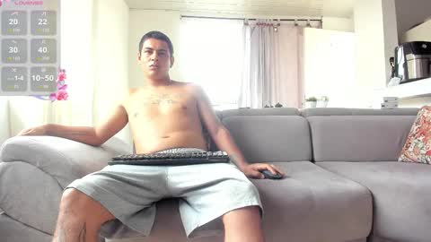 Snapshot of issalovexxx chatting on 10/03/25, 06:49 Isabella online show from 10/03/25, 06:49