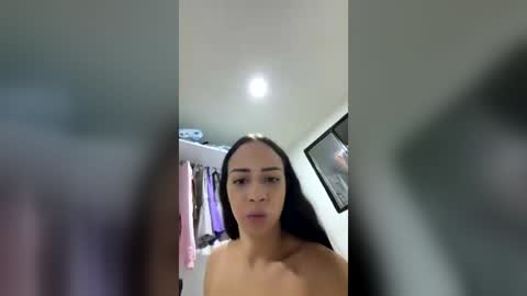 Snapshot of issalovexxx chatting on 07/22/26, 07:05 Isabella online show from 07/22/26, 07:05