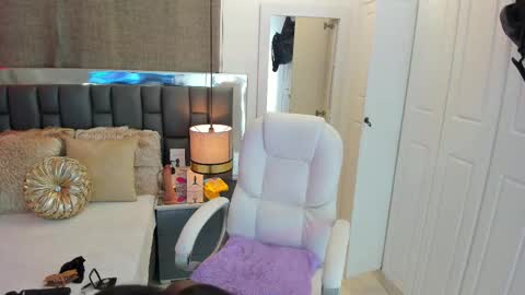 Iseey online show from 02/10/25, 03:35