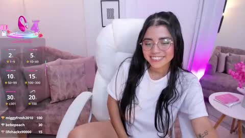 issi_loren online show from 10/19/25, 07:25