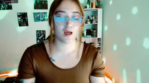 Snapshot of issis_demon chatting on 02/16/25, 04:20 Yiz online show from 02/16/25, 04:20