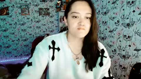 Snapshot of issis_demon chatting on 10/26/25, 09:26 Yiz online show from 10/26/25, 09:26