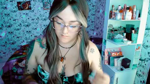 Yiz online show from 11/25/25, 02:11