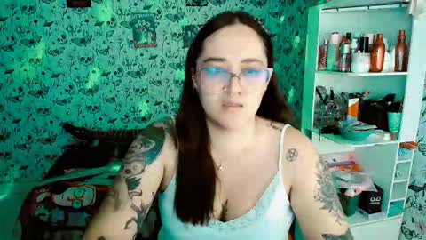 Yiz online show from 12/14/25, 03:45