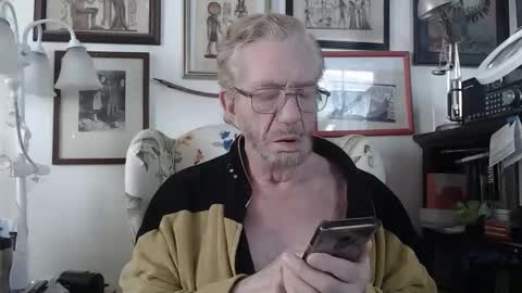 Snapshot of isubmissiveslut chatting on 04/12/26, 06:35 ImYourBitch online show from 04/12/26, 06:35